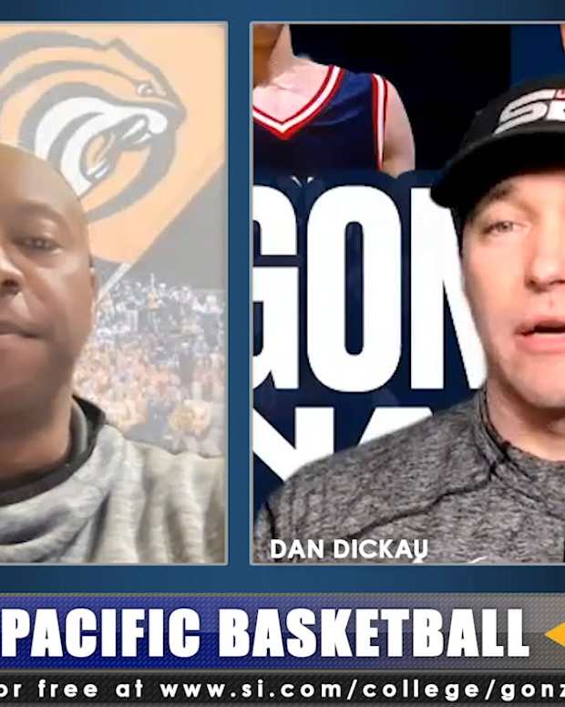 Dan Dickau Talks With Pacific Head Coach Leonard Perry
